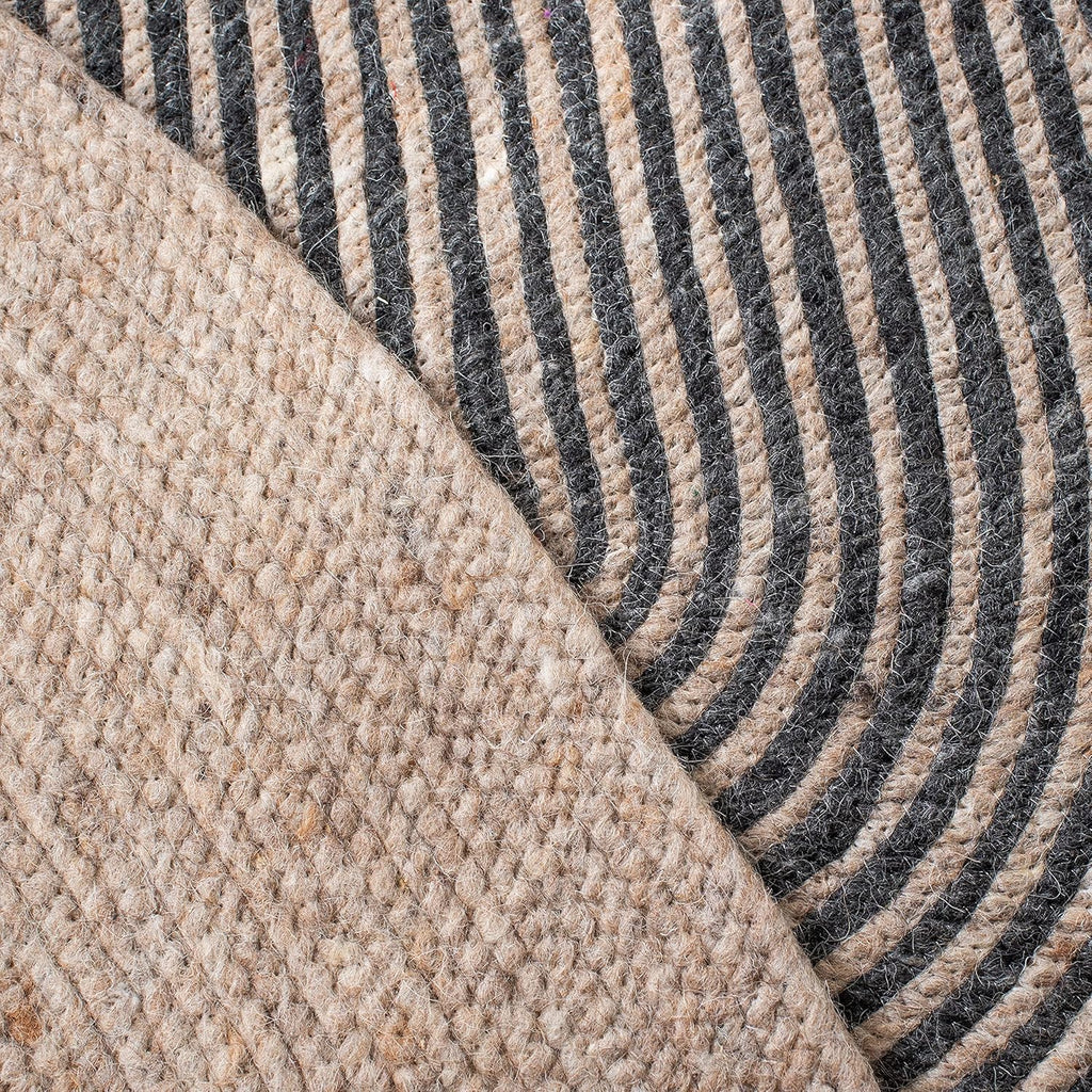 SAFAVIEH Braided Collection Area Rug - 8' x 10' Oval, Beige & Black, Handmade Country Cottage Reversible Wool, Ideal for High Traffic Areas in Living Room, Bedroom (BRD904B)
