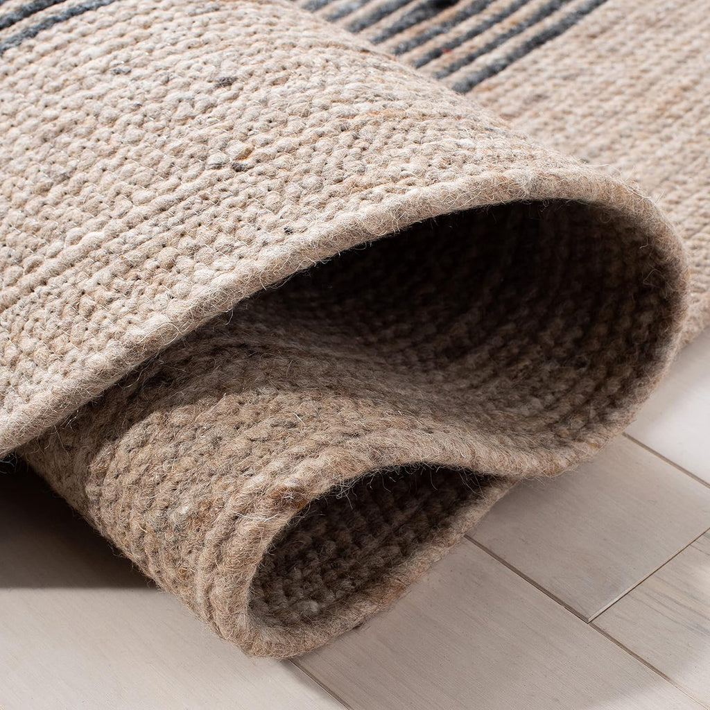 SAFAVIEH Braided Collection Area Rug - 8' x 10' Oval, Beige & Black, Handmade Country Cottage Reversible Wool, Ideal for High Traffic Areas in Living Room, Bedroom (BRD904B)