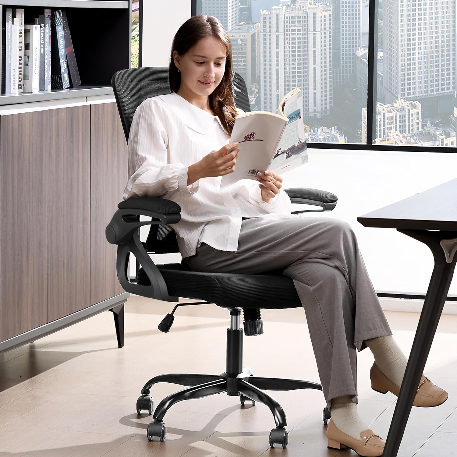 Ergonomic Office Chair,Mesh Office Chair with Lumbar Support,Mid Back Desk Chair with Flip-up Arms,400 lbs Comfy Computer Chair for Home Office
