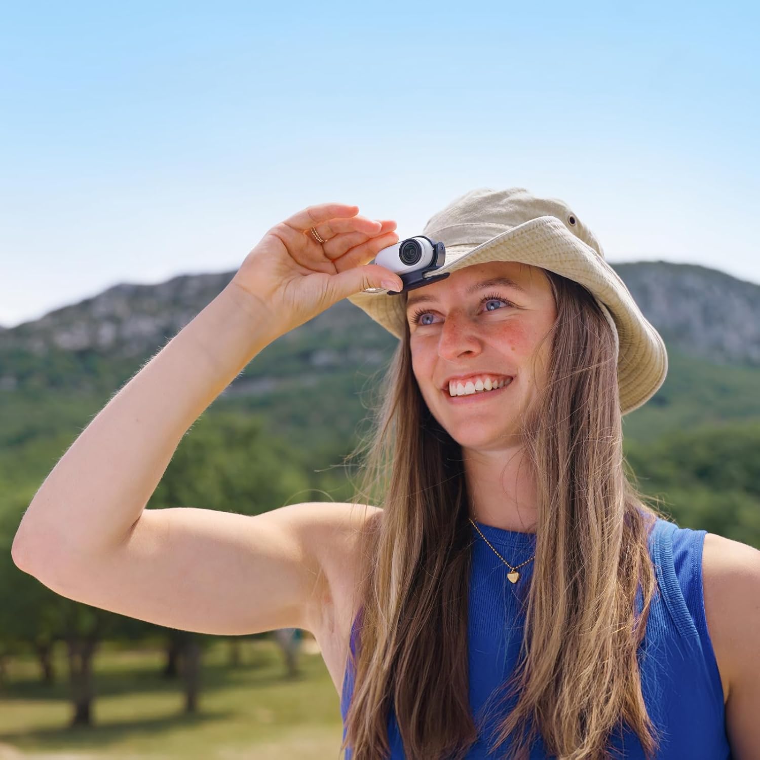 Insta360 GO 3S - 64 GB Black 4K Tiny Portable Vlogging Camera  Hands-Free POVs  Mount Anywhere  140 Min Battery Life  10m Waterproof  Pet POV
