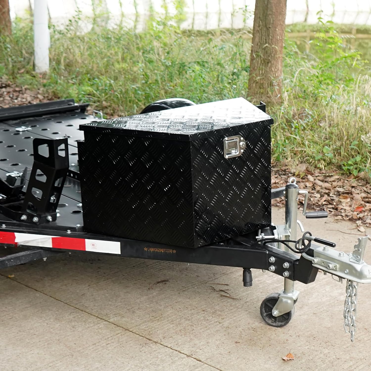 VEVOR Trailer Tongue Box, Heavy Duty Trailer Tongue Tool Box Storage Organizer with Lock & Keys, Utility Tool Chest for Pickup Truck Bed, RV, SUV, Off-Road Vehicle, Aluminum, 39" x 16.5" x 12", Black
