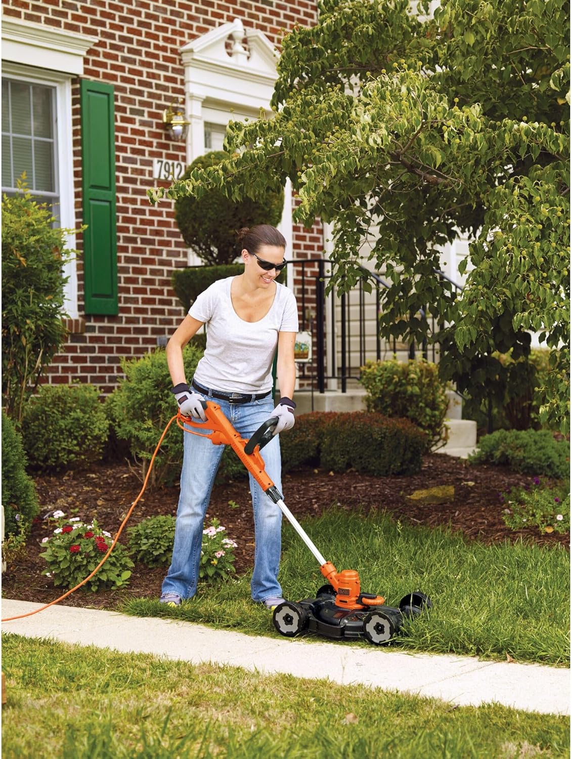 BLACK+DECKER 3-in-1 String Trimmer/Edger & Lawn Mower, 6.5-Amp, 12-Inch, Corded (MTE912)