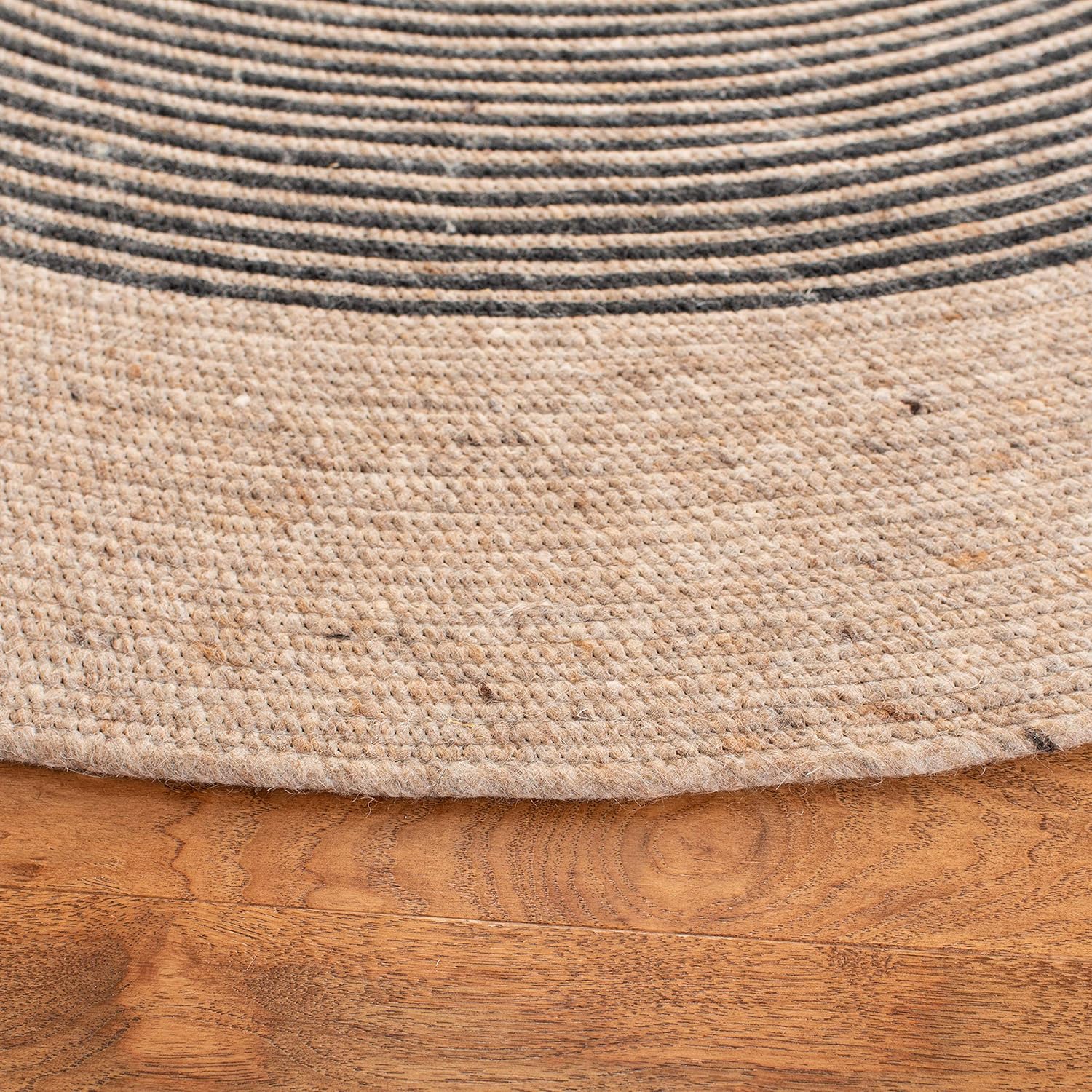 SAFAVIEH Braided Collection Area Rug - 8' x 10' Oval, Beige & Black, Handmade Country Cottage Reversible Wool, Ideal for High Traffic Areas in Living Room, Bedroom (BRD904B)