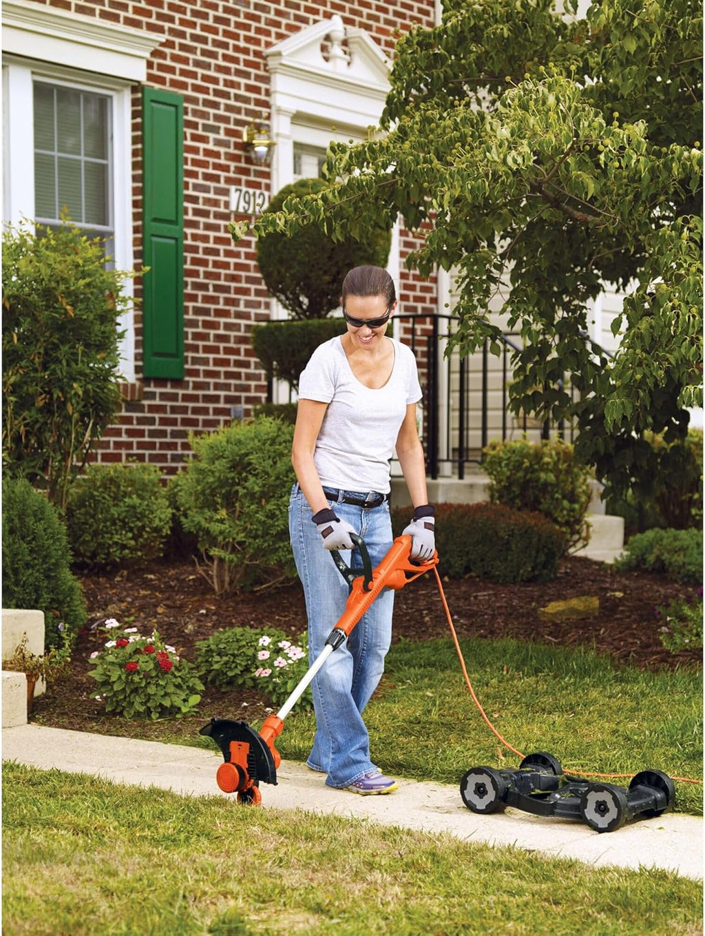 BLACK+DECKER 3-in-1 String Trimmer/Edger & Lawn Mower, 6.5-Amp, 12-Inch, Corded (MTE912)