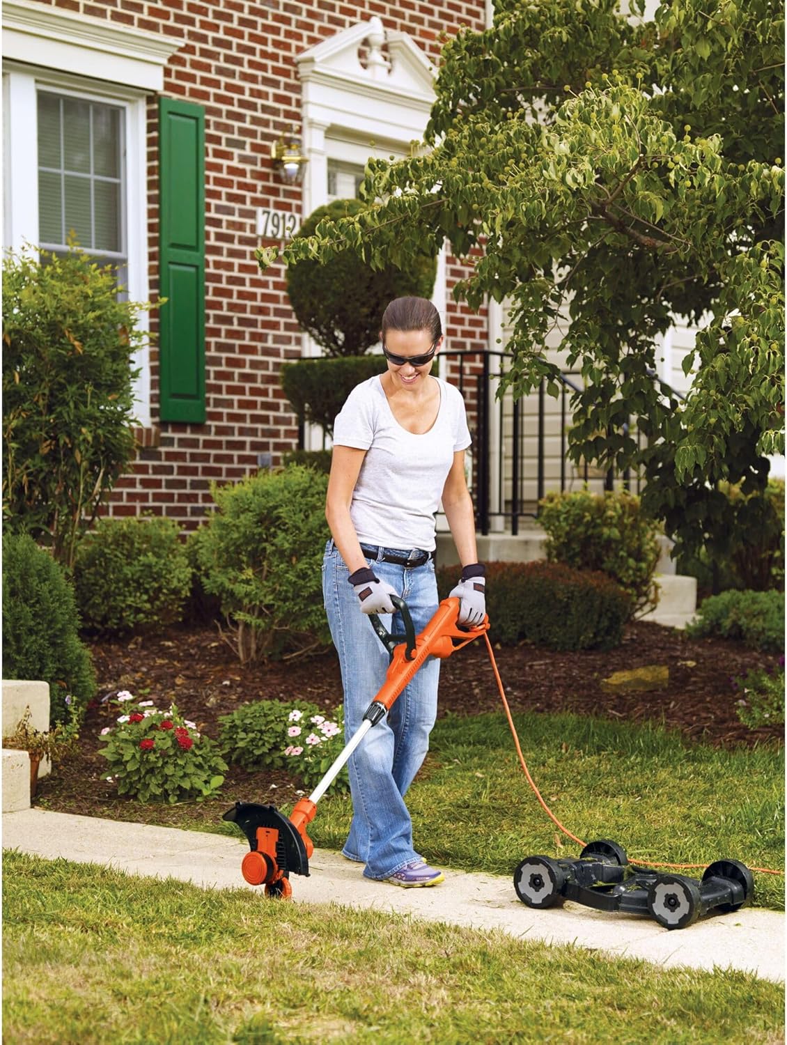 BLACK+DECKER 3-in-1 String Trimmer/Edger & Lawn Mower, 6.5-Amp, 12-Inch, Corded (MTE912)