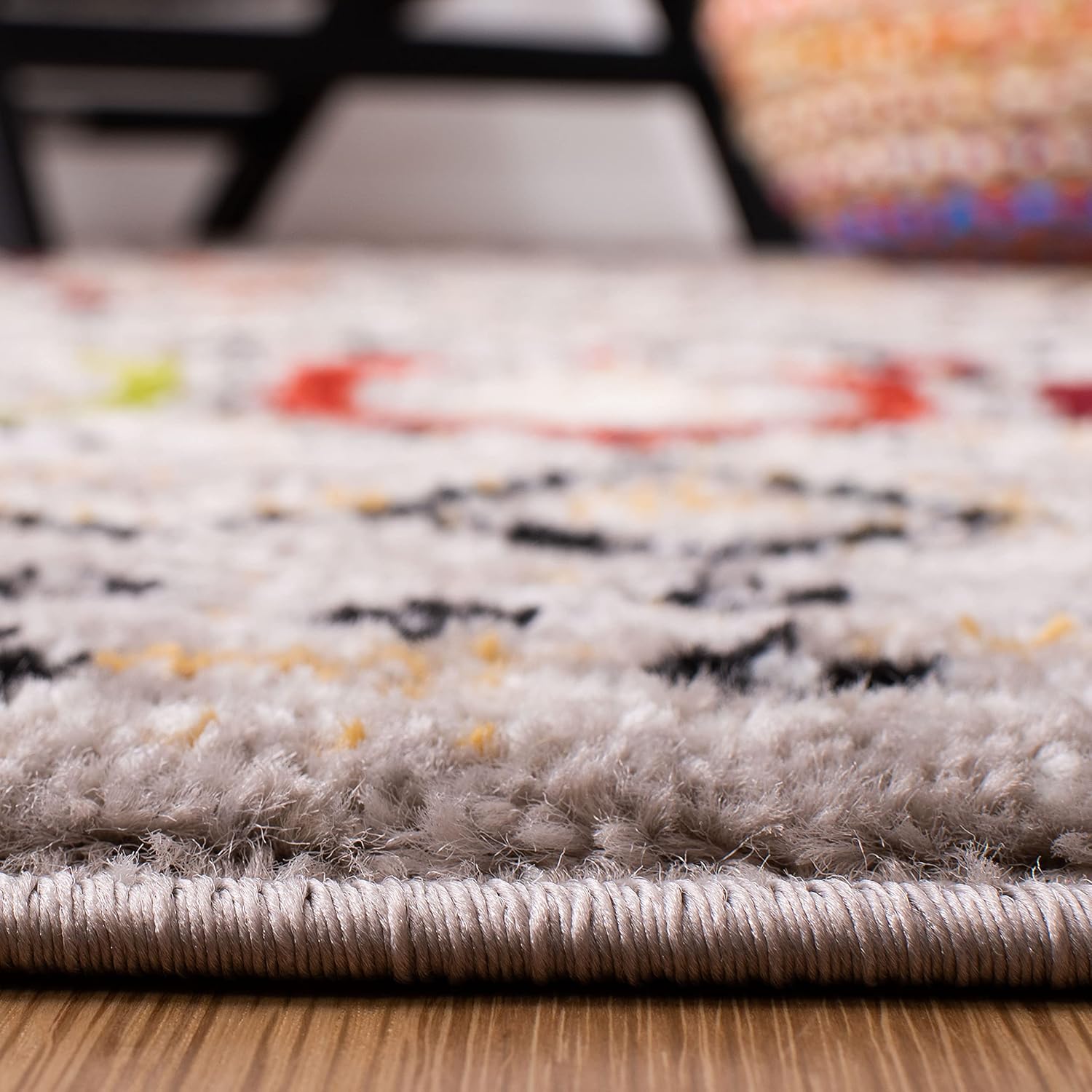 SAFAVIEH Amsterdam Collection Area Rug - 9' x 12', Light Grey & Multi, Moroccan Boho Design, Non-Shedding & Easy Care, Ideal for High Traffic Areas in Living Room, Bedroom (AMS108G)