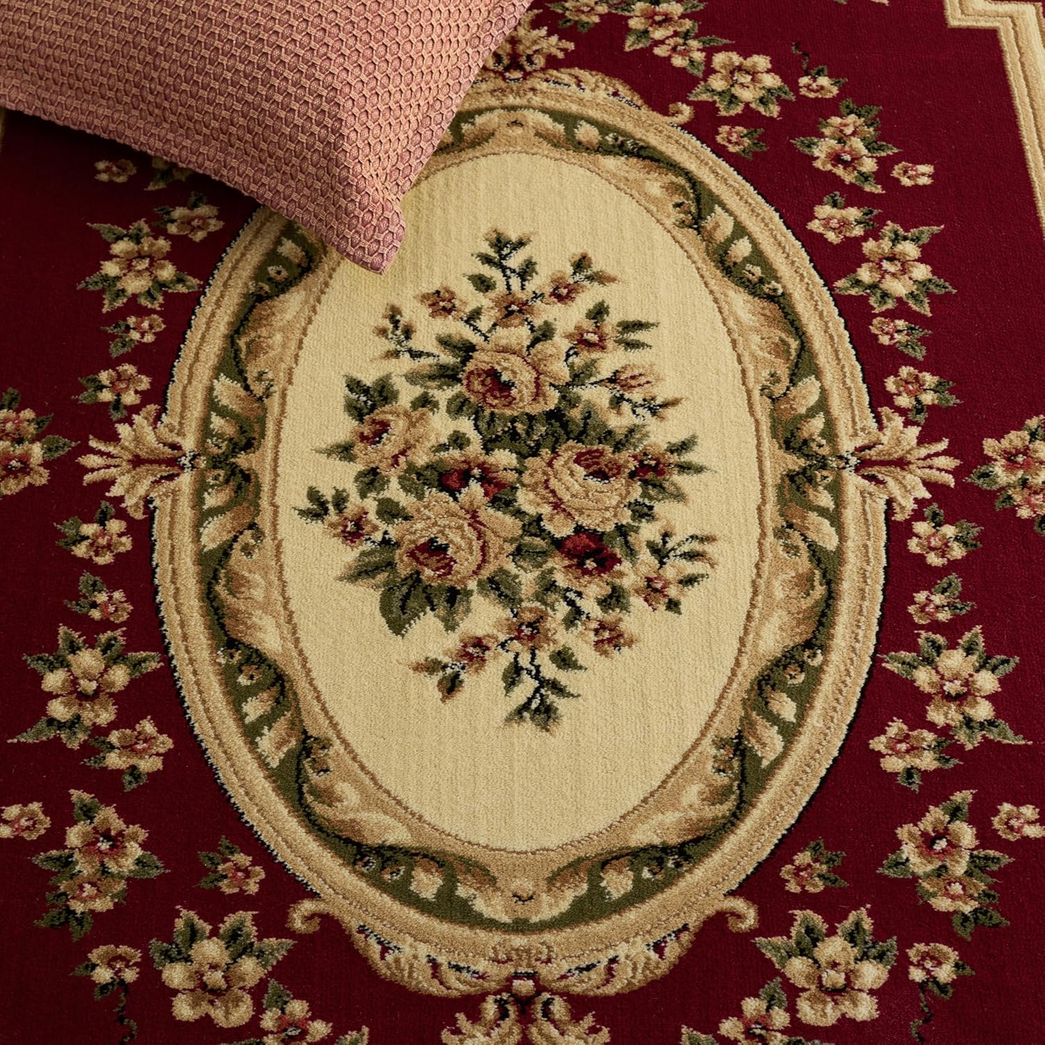 SAFAVIEH Lyndhurst Collection Area Rug - 9' x 12', Red & Ivory, Traditional European Medallion Design, Non-Shedding & Easy Care, Ideal for High Traffic Areas in Living Room, Bedroom (LNH218C)