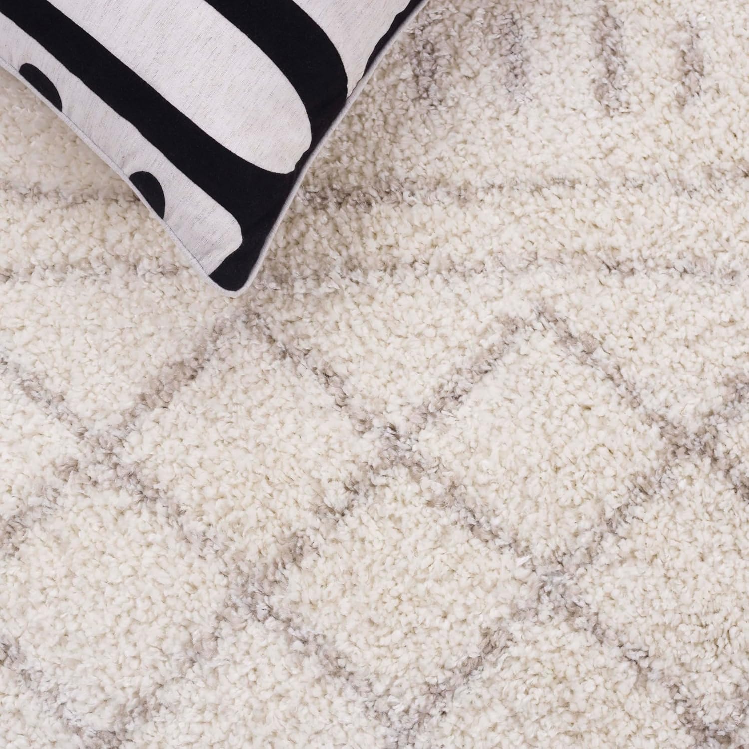 SAFAVIEH Area Rug 8x10 - Arizona Shag Collection - Large - Ivory & Beige, Moroccan Boho Design, Non-Shedding & Easy to Clean, Ideal for Living Room, Bedroom, Dining Space (ASG741A)