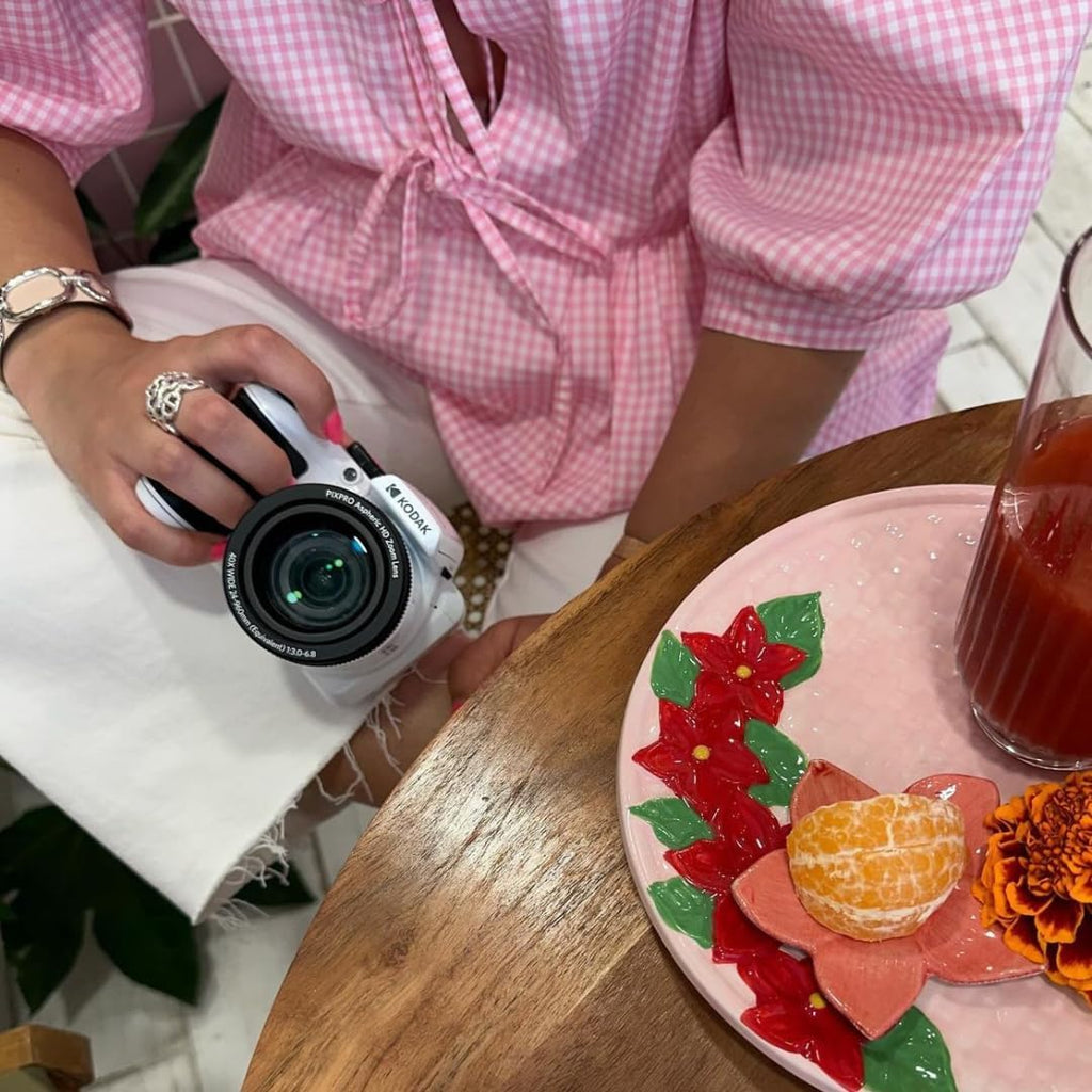 Kodak PIXPRO AZ405-WH 20MP Digital Camera 40X Optical Zoom 24mm Wide Angle Lens Optical Image Stabilization 1080P Full HD Video 3" LCD Vlogging Camera (White)  Full Frame