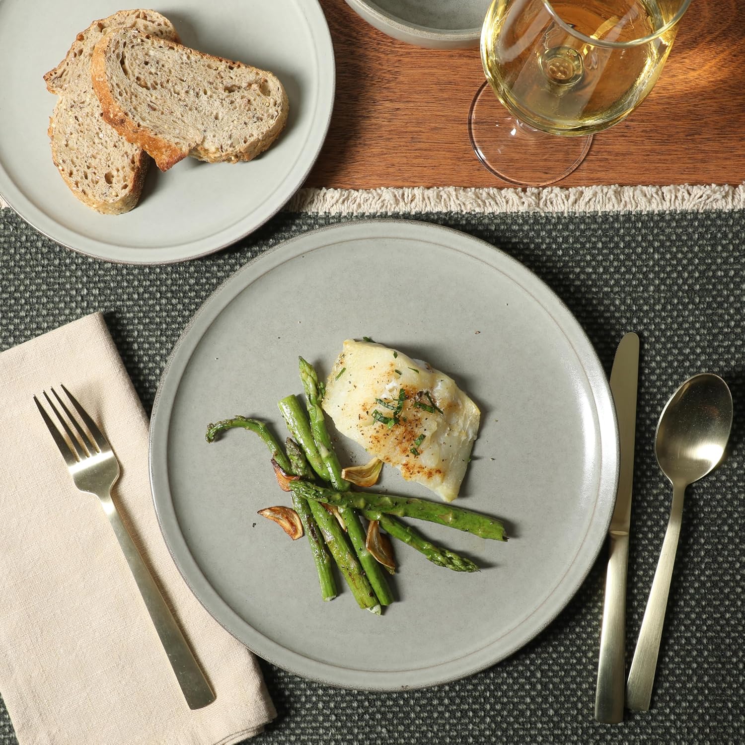 Gibson Elite Beckett Stoneware Matte Reactive Glaze 16 Piece (Service for 4) Plates and Bowls Dinnerware Set - Ash White