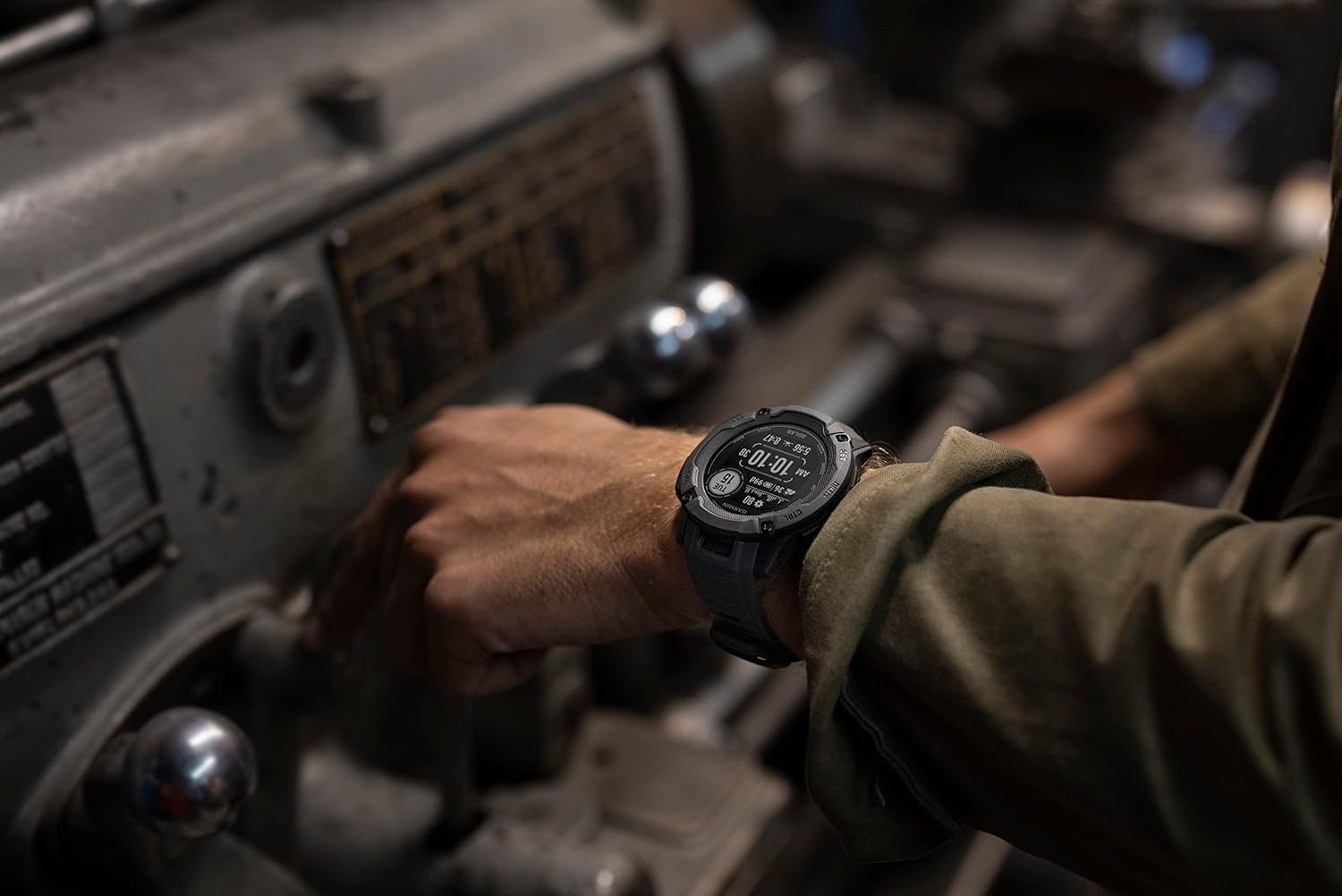 Garmin Instinct 2X Solar  Rugged GPS Smartwatch  Built-in Flashlight  Solar Charging Capability  Multi-Band GNSS  Graphite