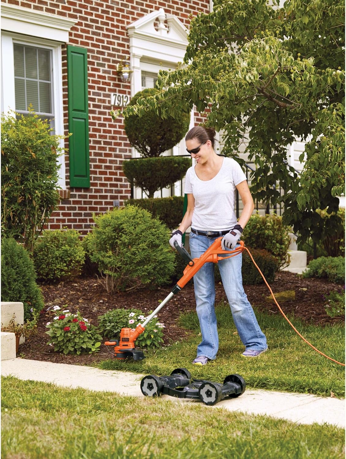 BLACK+DECKER 3-in-1 String Trimmer/Edger & Lawn Mower, 6.5-Amp, 12-Inch, Corded (MTE912)