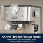 De'Longhi Classic Espresso Machine with Milk Frother, 15-Bar Pump & Temperature Control - Barista Coffee Maker Kit for Espresso, Latte, Cappuccino & Iced