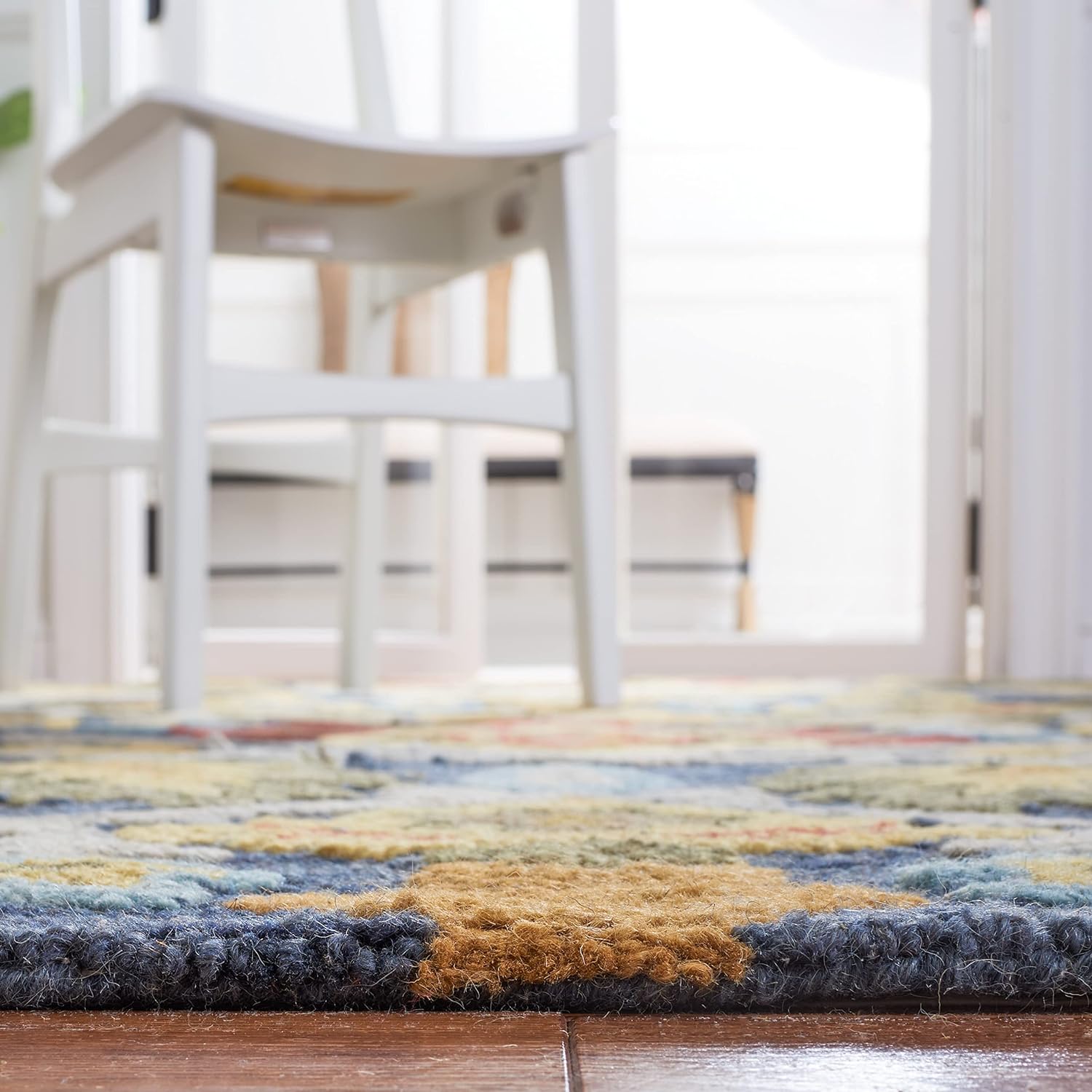 SAFAVIEH Blossom Collection Area Rug - 9' x 12', Navy & Multi, Handmade Wool, Ideal for High Traffic Areas in Living Room, Bedroom (BLM402A)