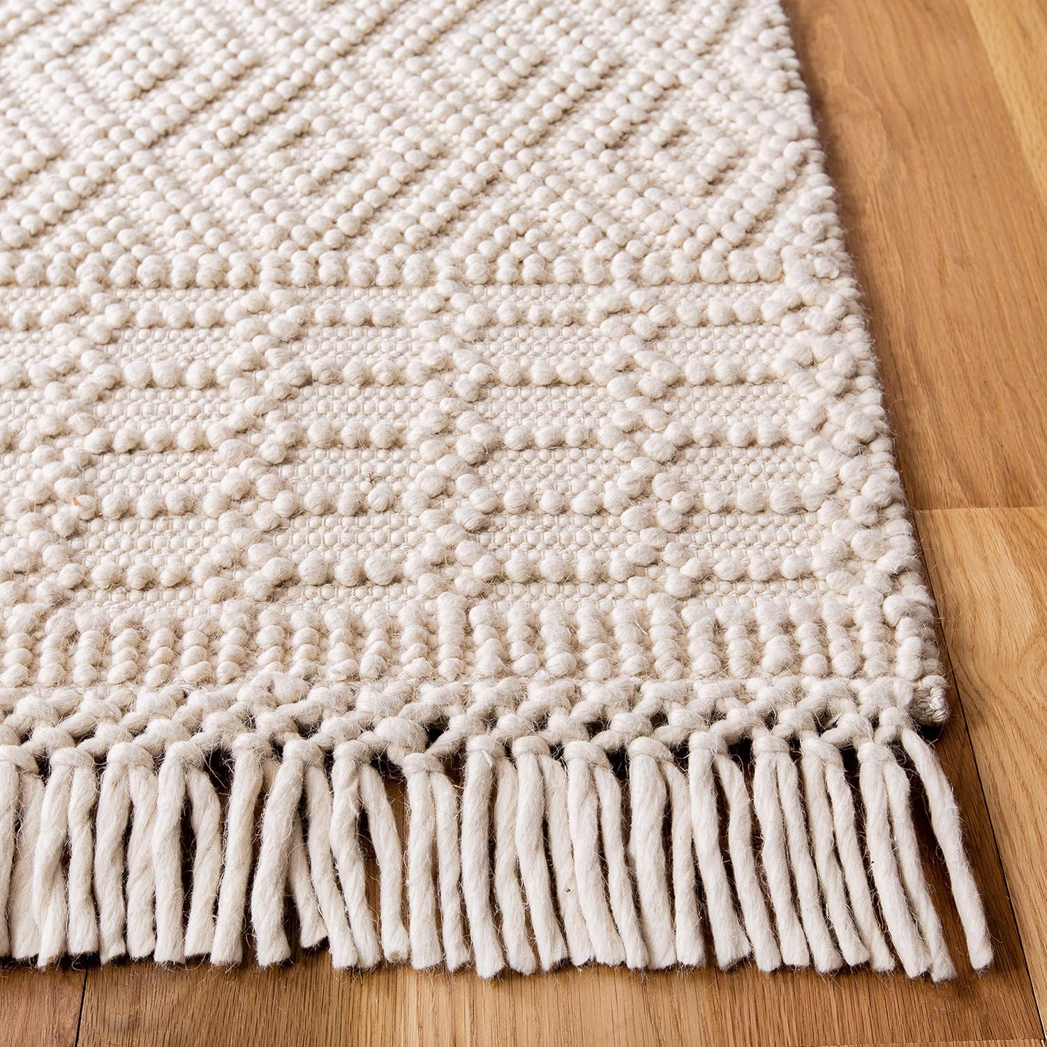 SAFAVIEH Area Rug 8x10 - Natura Collection - Large - Ivory, Handmade Wool, Moroccan Boho Fringe Design, Ideal for Living Room, Bedroom, Dining Space (NAT852B)