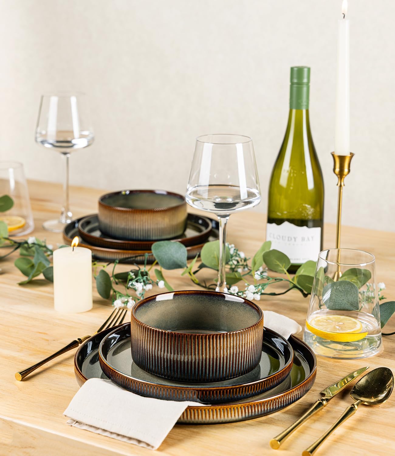 TheTerra Ceramic Dinnerware Sets for 6, 18 Pieces Porcelain Lightweight Speckled Plates and Bowls Sets, Scratch Resistant Dish Set, Oven & Microwave & Dishwasher Safe, Coca Mocha