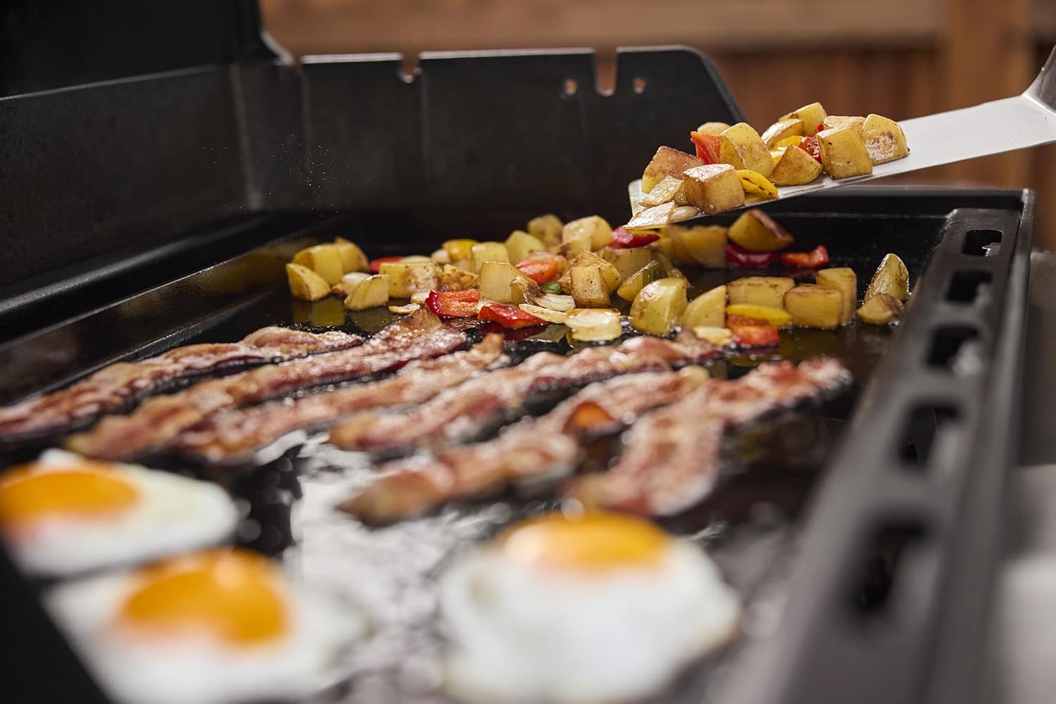 Weber Rust‑Resistant Outdoor Griddle Insert  Full‑Size – Pre-Seasoned Carbon Steel Griddle for Searwood & Large Spirit Series Gas Grills