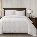 HiEnd Accents Verona Matelassé 3 Piece Queen Duvet Cover Set, Vintage White Cotton Medallion Pattern Bedding Set, Classic Chic Casual Farmhouse Bed Set, 1 Comforter Cover and 2 Pillow Shams
