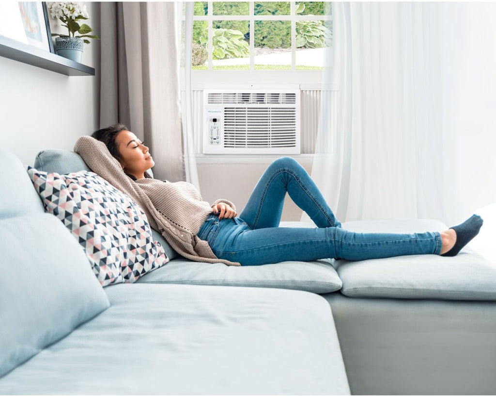Keystone 8,000 BTU Window Air Conditioner with 3,500 BTU Supplemental Heating, 115V, Window AC Unit with Supplemental Heat for Bedroom, Living Room, Small-Medium Rooms up to 350 Sq.Ft.