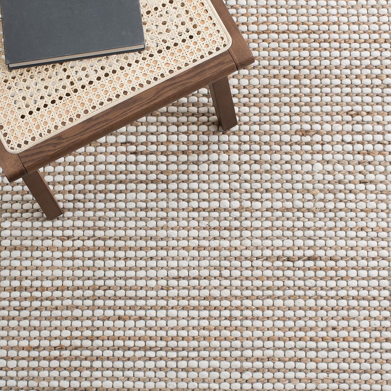 SAFAVIEH Natural Fiber Collection Area Rug - 9' x 12', Natural & Ivory, Handmade Farmhouse Jute & Wool, Ideal for High Traffic Areas in Living Room, Bedroom (NFB553A)